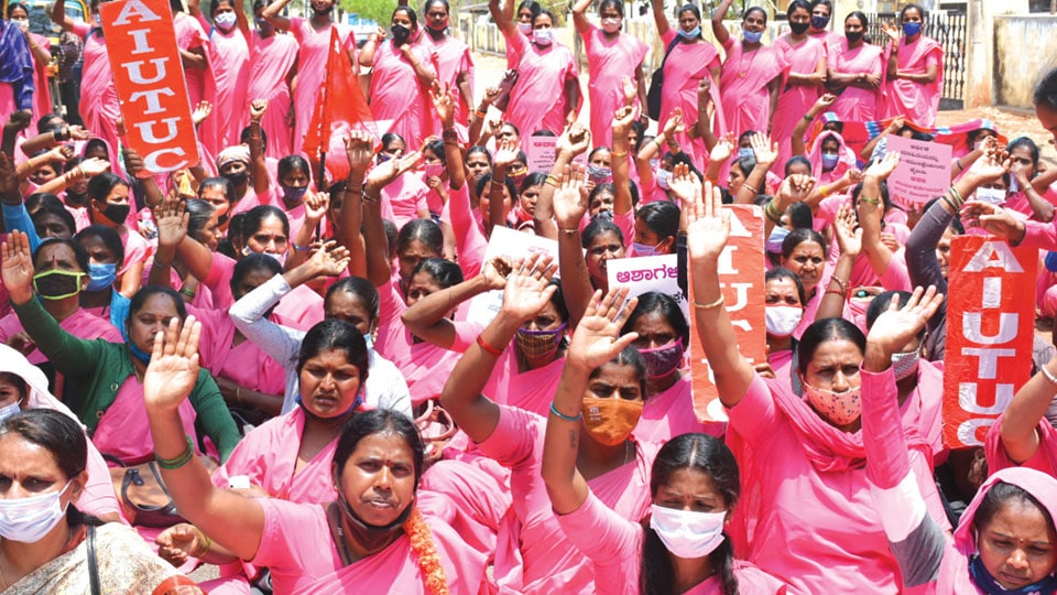 Asha workers protest over issues with e-survey