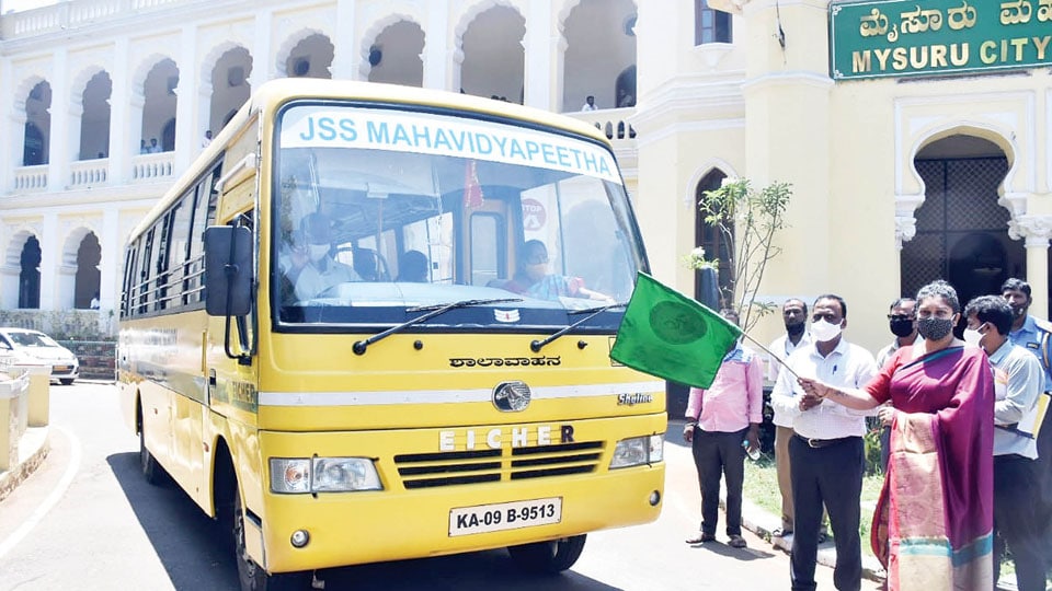 JSS provides vehicle for Old Age Home inmates to receive jab
