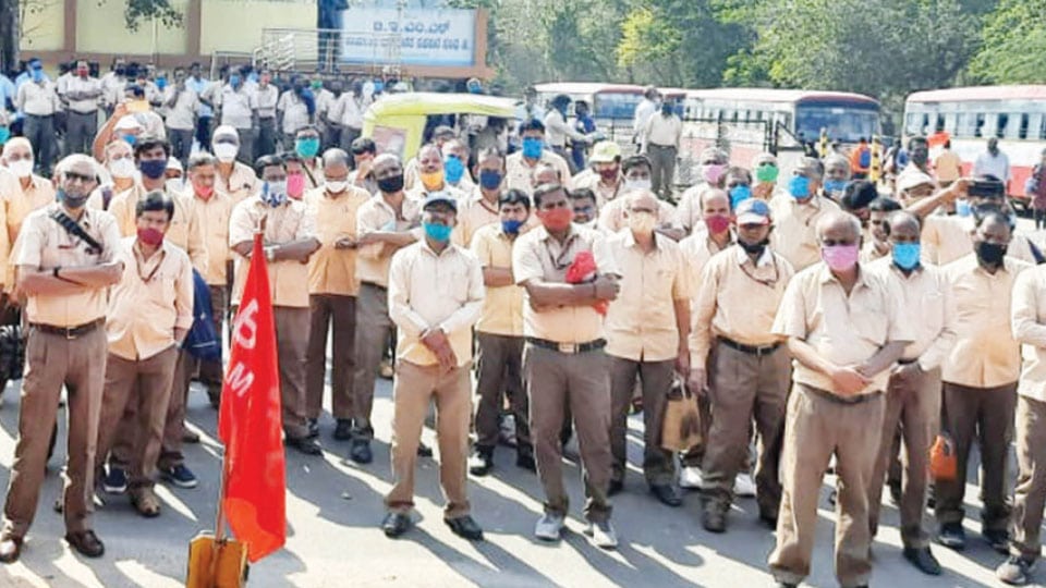 BEML employees’ second round of protest against privatisation moves