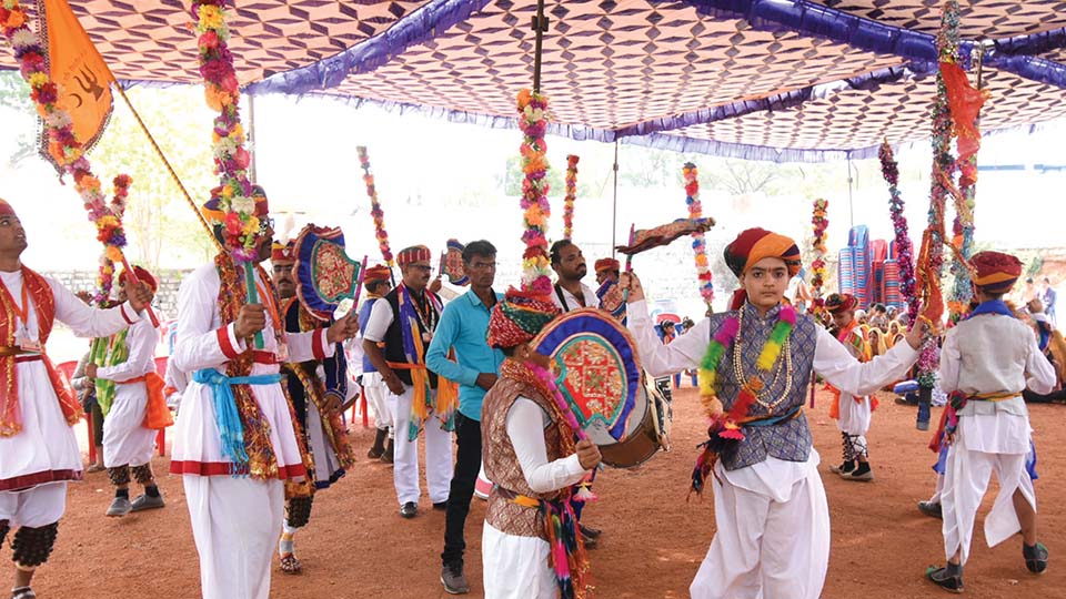 Seervi Samaj celebrates Holi
