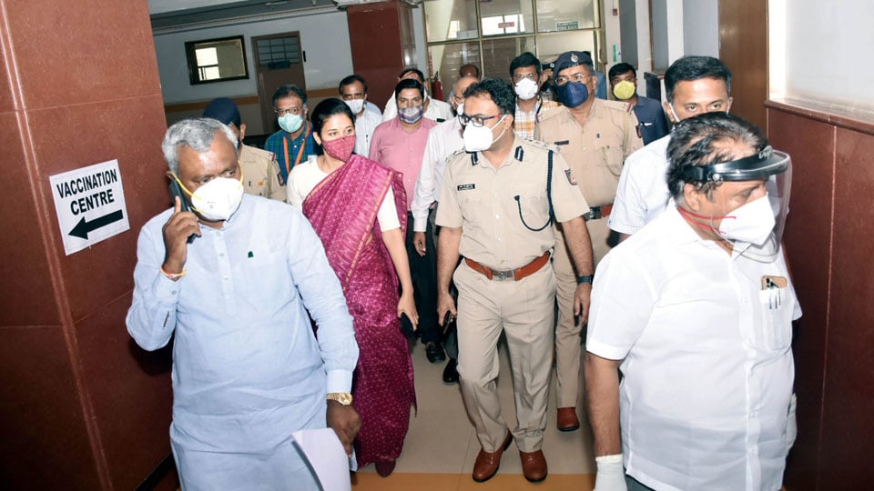 Steps taken to increase ICU, oxygenated beds: Dist. Minister S.T. Somashekar visits JSS Hospital