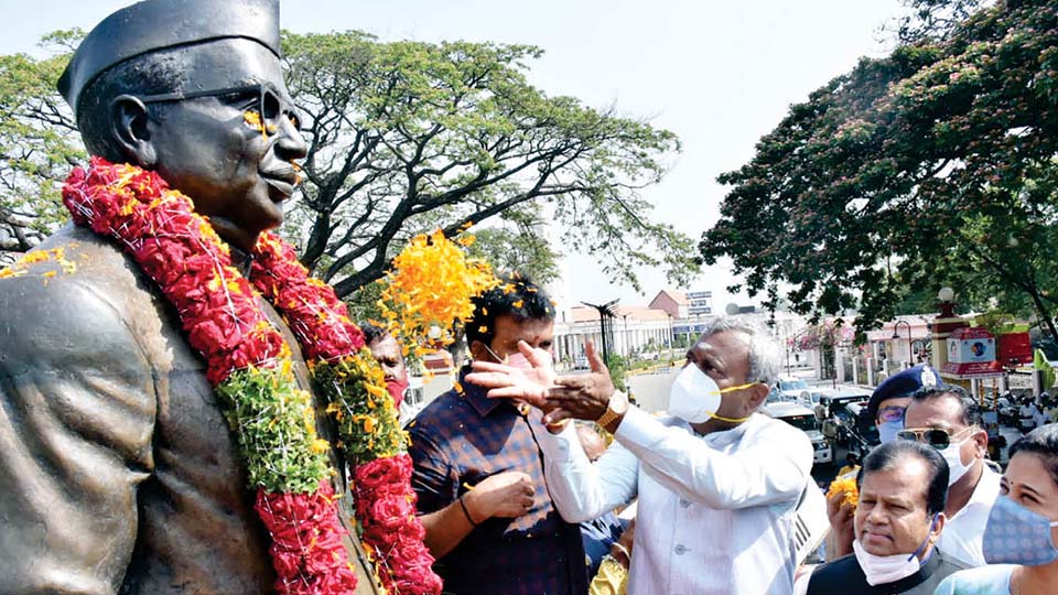 Floral tributes to Babu Jagjivan Ram