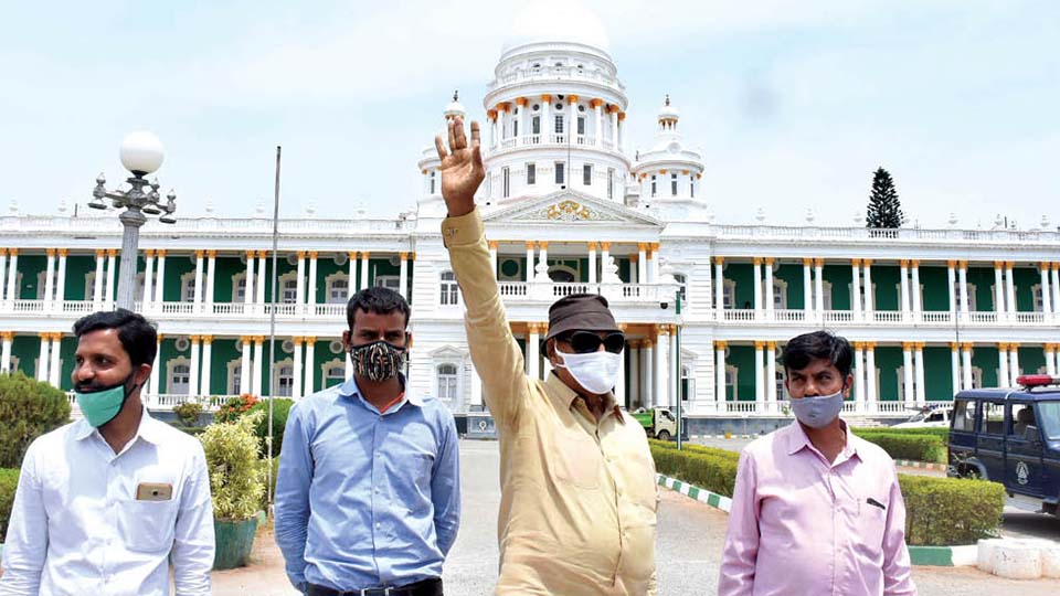Vatal Nagaraj stages protest against chopping of trees