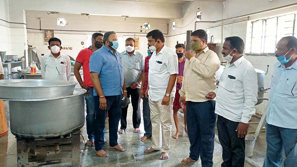 MLA asks officials to attach oxygen cylinders from industries