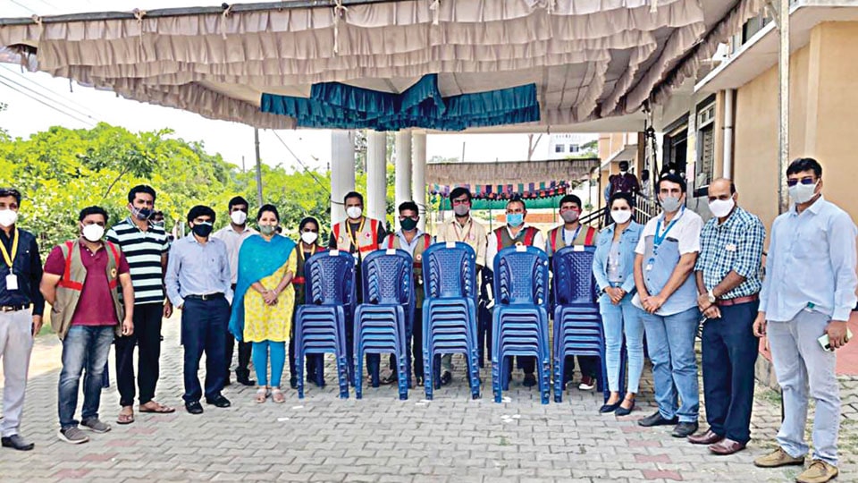 Blood Bank donates chairs and shamiyana to vaccination booth