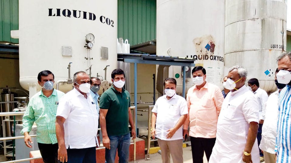 District Minister and MP inspect oxygen unit in Hebbal