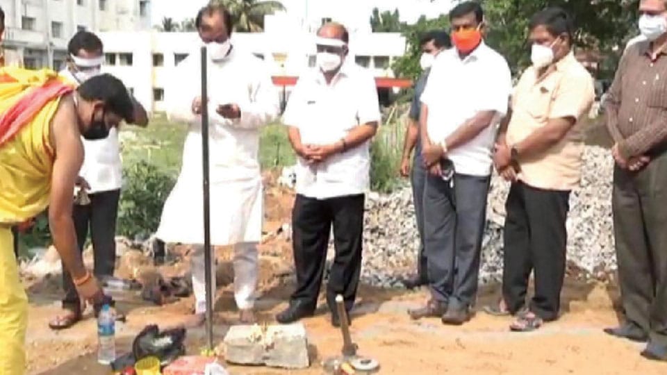 Minister performs bhoomi puja for oxygen plant in Mandya