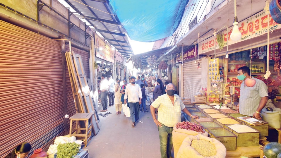 Traders urge MCC to re-implement odd-even rule at city markets