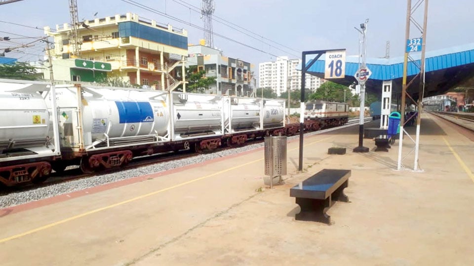 First ‘Oxygen Express’ arrives in Bengaluru