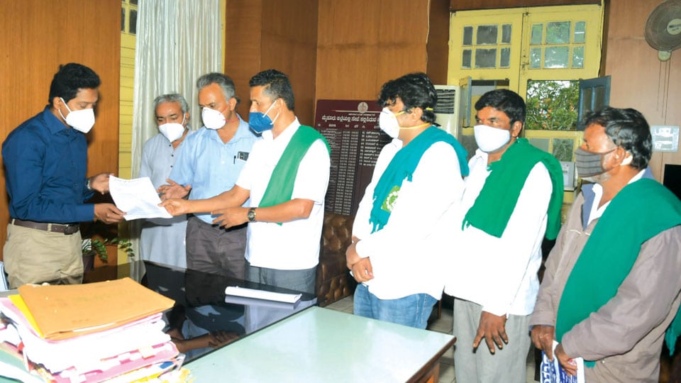 Farmers and Trade Union leaders submit memorandums to DC seeking relief