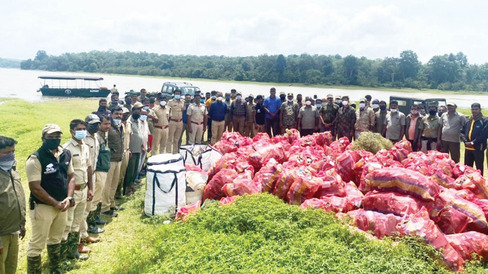 Tonnes of waste from Kerala stuck in Kabini Backwaters cleared