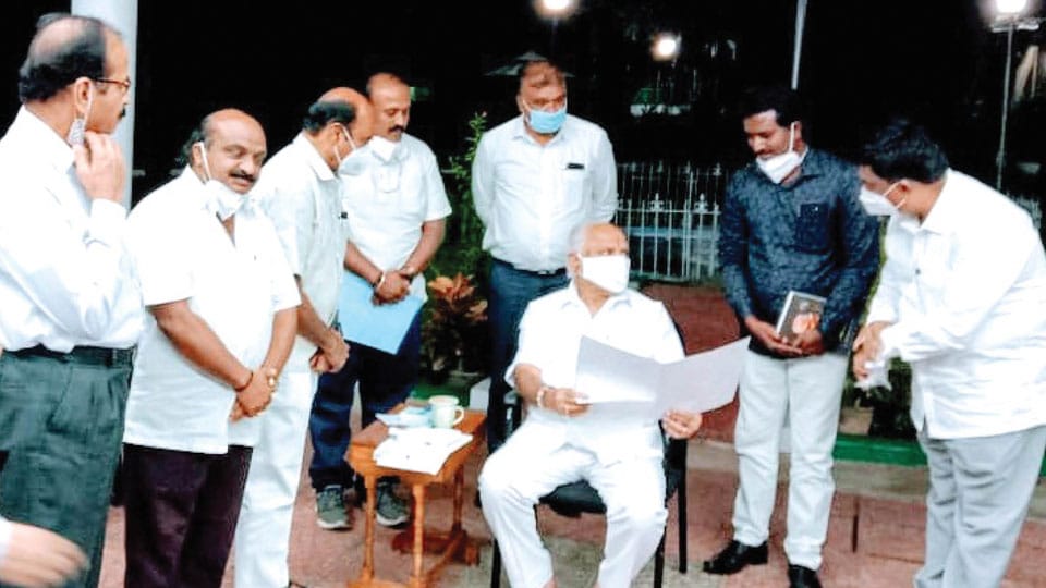 Install D. Devaraj Urs Statue in Mysuru: Samiti submits memorandum to CM