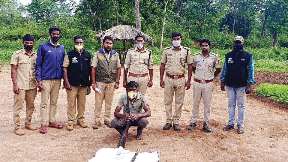 Poacher arrested at Anechowkur Forest