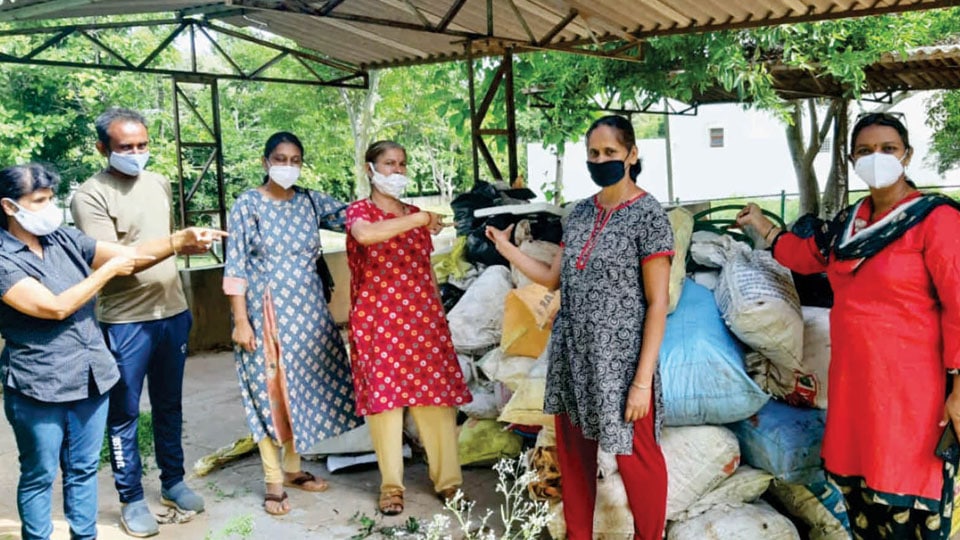 Women of Roopanagar show ways to deal with junk