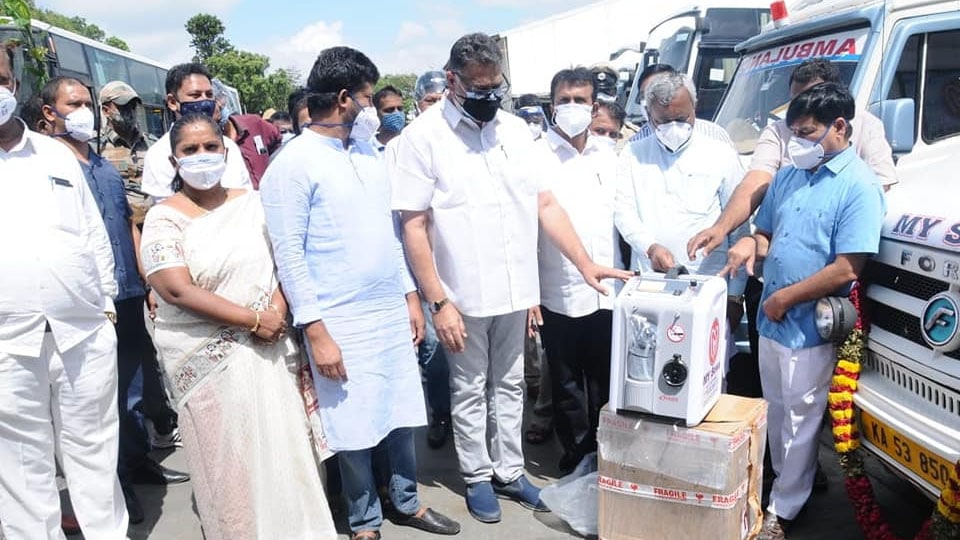 State BJP Vice-President donates 2 Ambulances, 15 Oxygen Concentrators