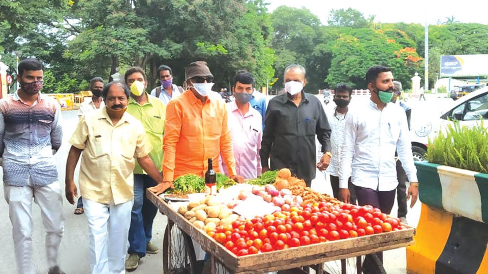 Rising food prices: Vatal Nagaraj stages protest