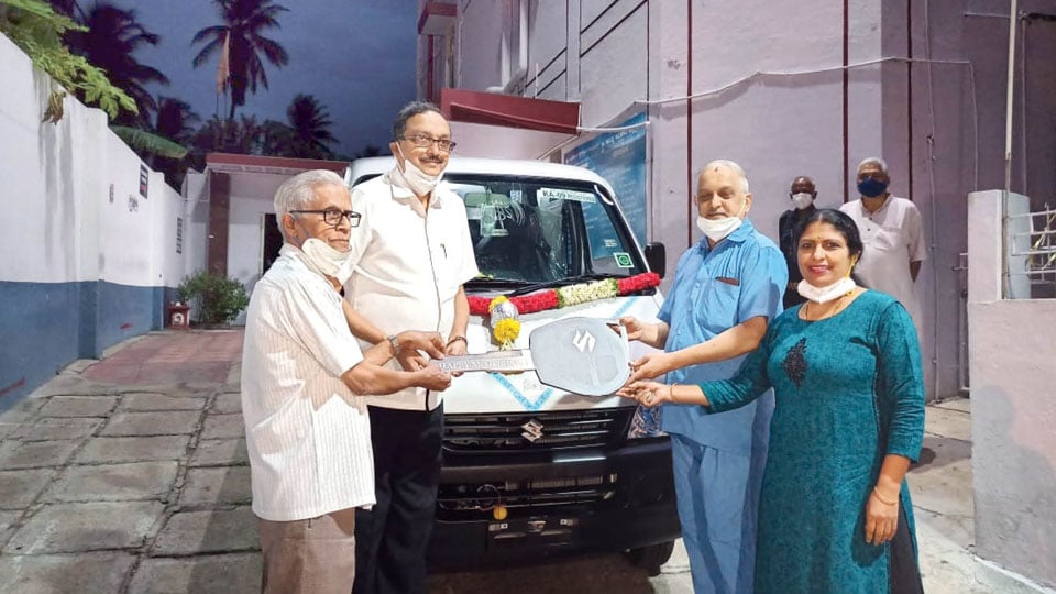 Dr. Chandrashekar of Aditya Hospital donates vehicle to Jana Jagarana Trust