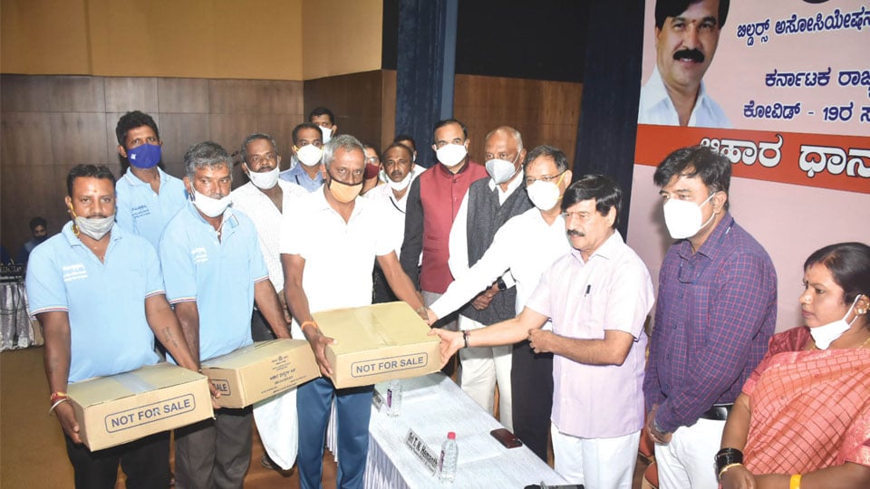 MLA Ramdas distributes grocery kits to construction workers