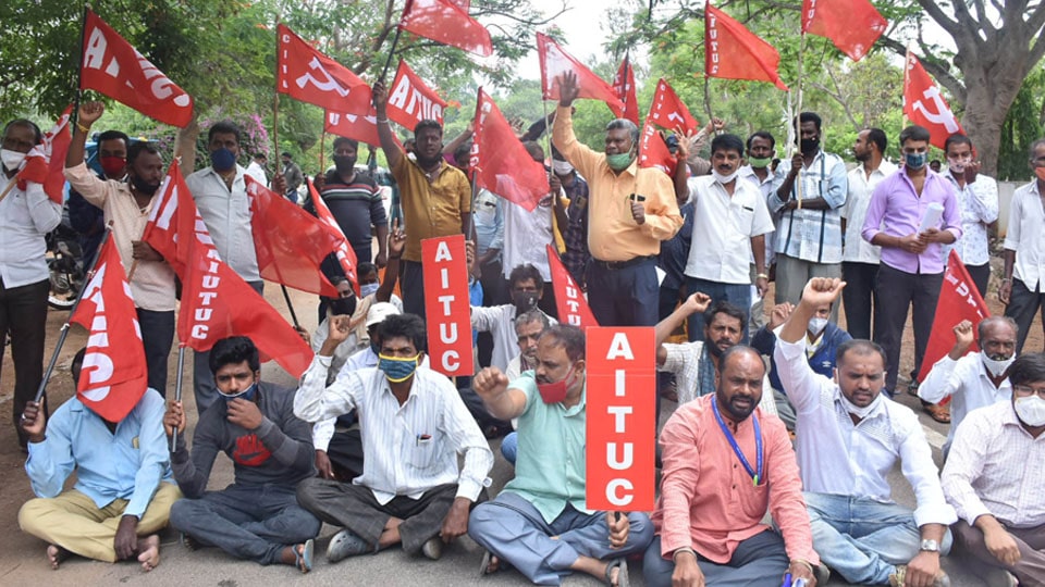 Construction workers seek hike in relief package, stage protest