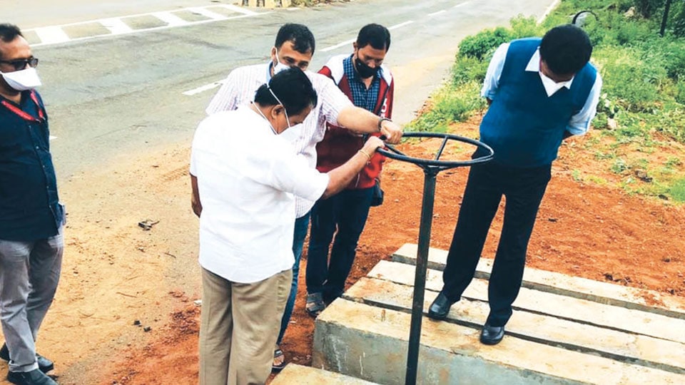 MUDA Chairman inspects R.T. Nagar water supply works