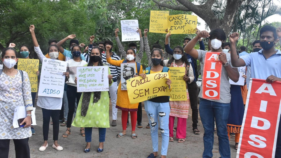 Students demand holding of exams as per UGC guidelines