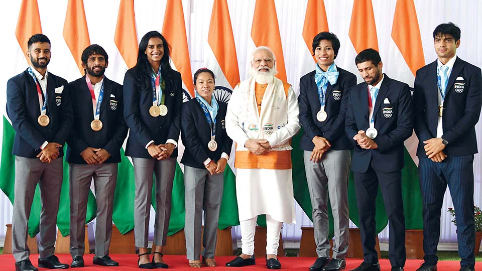 PM Modi wears ‘gumcha’ autographed by Olympians