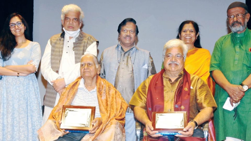 Sundera Prakashana presents Annual Awards