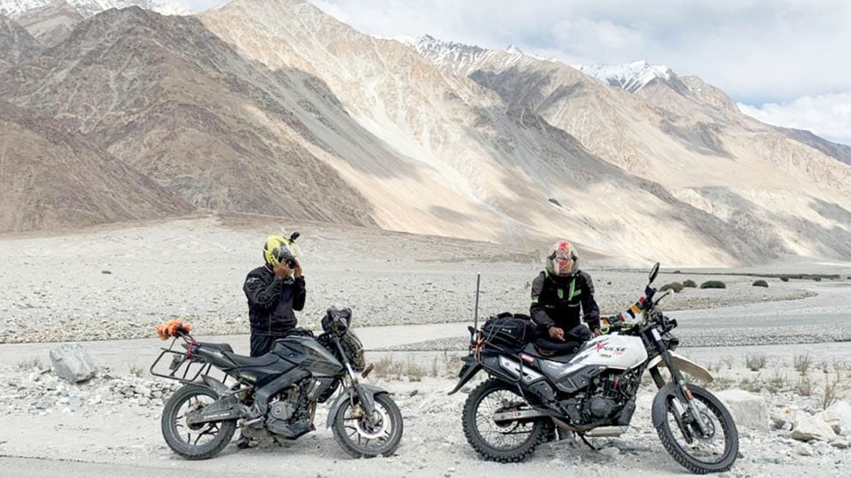 Two friends from city Ride from Kashmir to Kanyakumari on a record attempt
