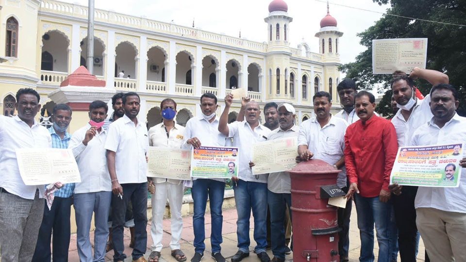 Issuance of degrees to 2012-13 batch: Vedike launches postcard campaign against KSOU