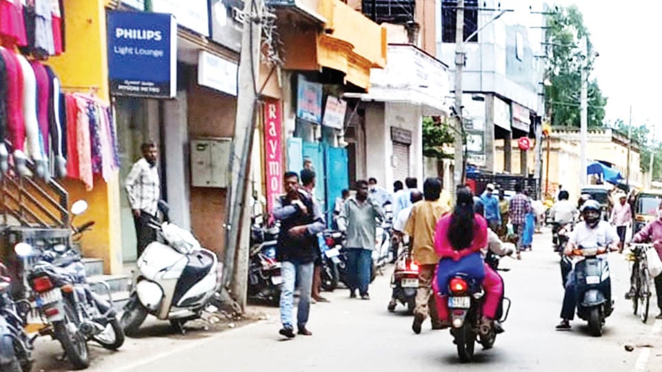 Footpath encroachment clearance drive: 21 cases booked, 34 notices served, Rs. 9,000 fine collected in 4 days