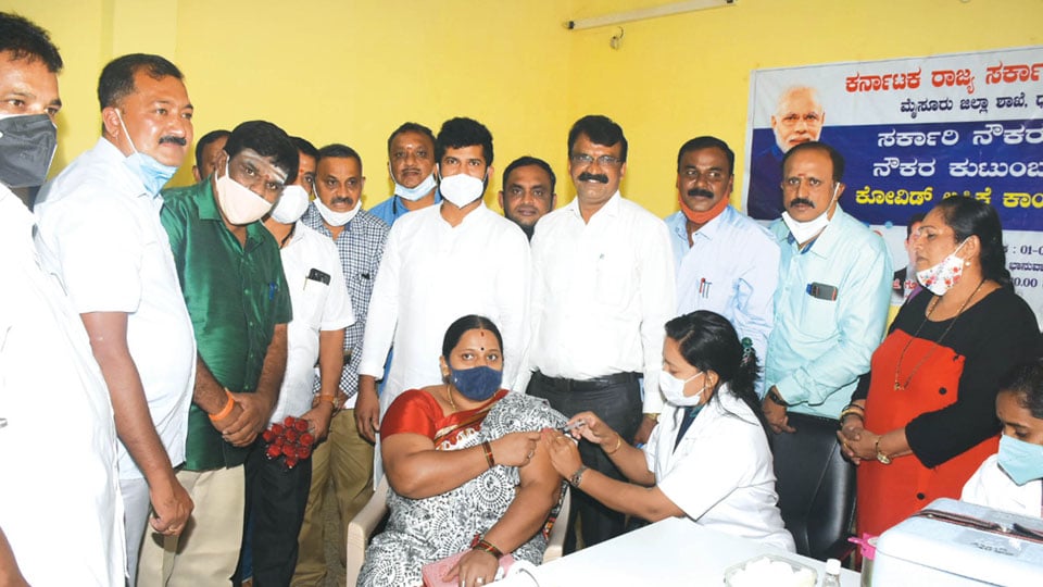 620 Government employees receive COVID vaccination