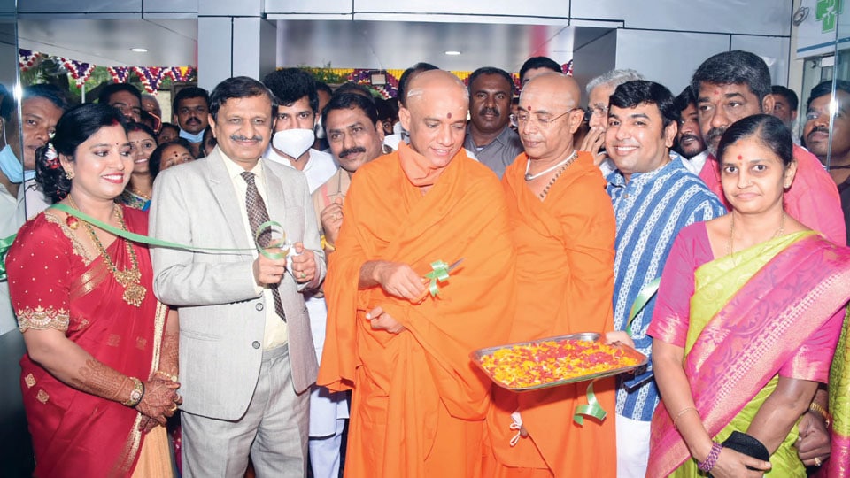 Adichunchanagiri Seer inaugurates ‘Vijaya Health Care’ in city