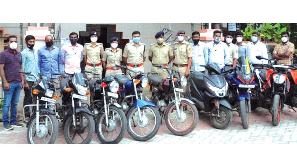 Three minors among six held for lifting two-wheelers