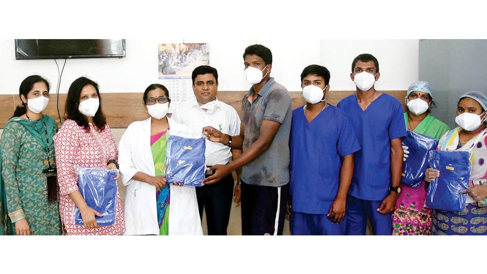 Trust distributes uniforms to District Hospital staff
