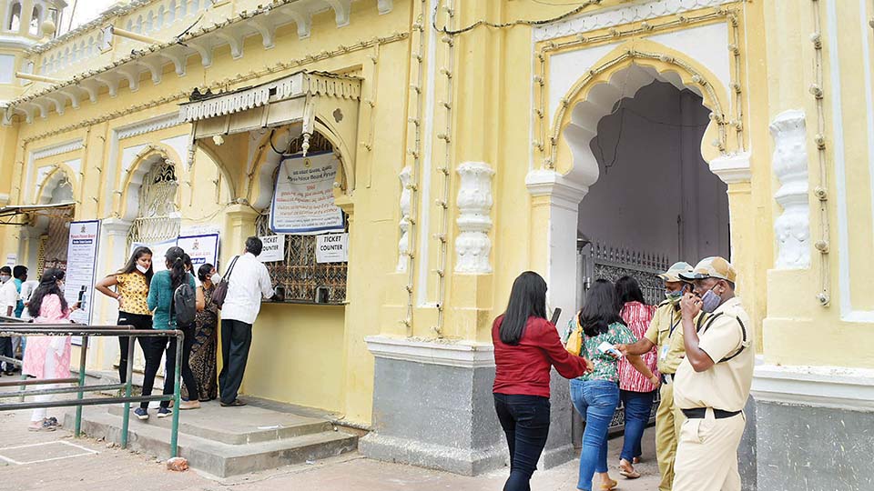 Mysore Palace Board hikes entry fee