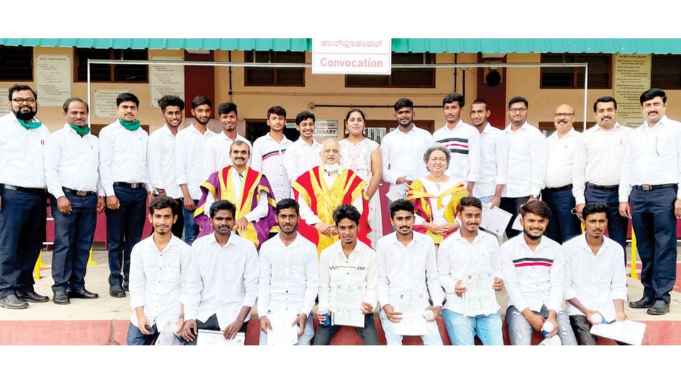ITI passed out candidates receive certificates at Convocation