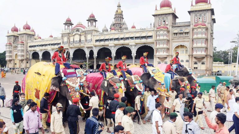 Dasara Jumbos Make Grand Entry Into Palace - Star Of Mysore