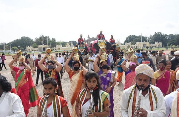 Dasara Jumbos Make Grand Entry Into Palace - Star Of Mysore