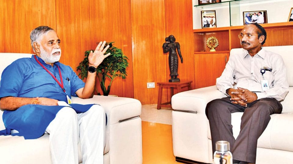 Education Minister Nagesh holds talks with ISRO Chief