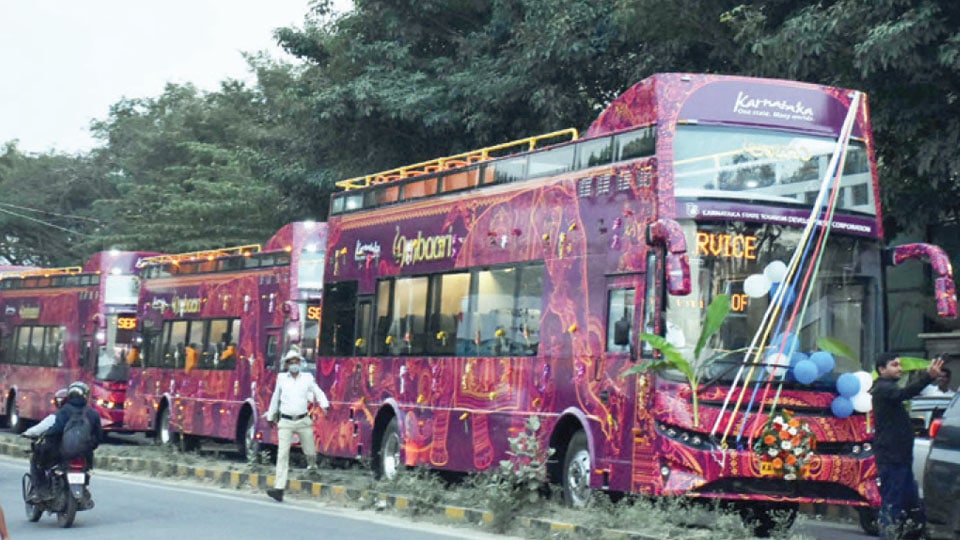 ‘Ambaari’ bus ride: “Swalpa adjust madkolli Swamy”
