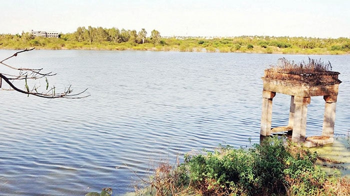Stop littering around Lingambudhi Lake