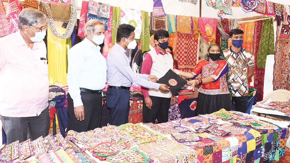 Indian Handicrafts need promotion and propaganda, opines DC