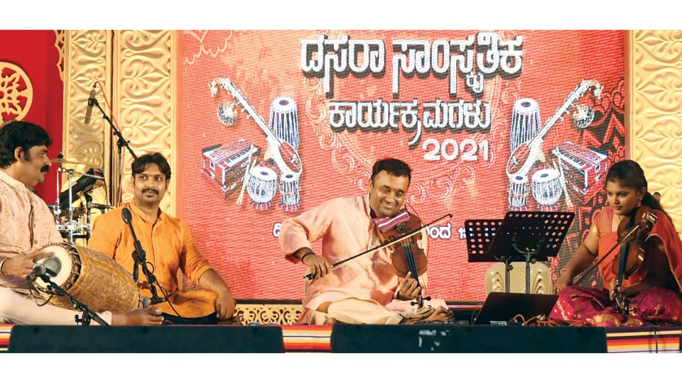 Sangeeth Durbar, Nalwadi-Nalnudi mesmerise music lovers