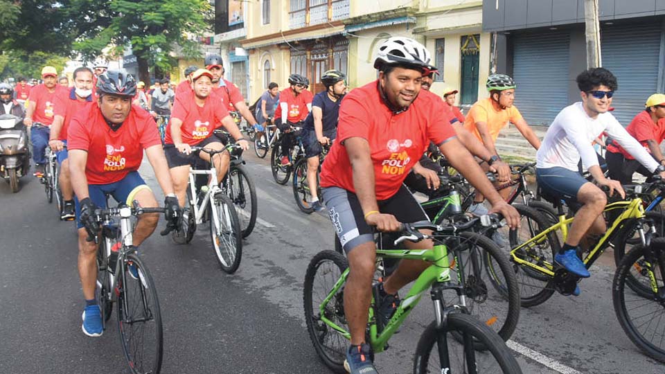 World Polio Day Today : Cyclists create awareness for a Polio-free India