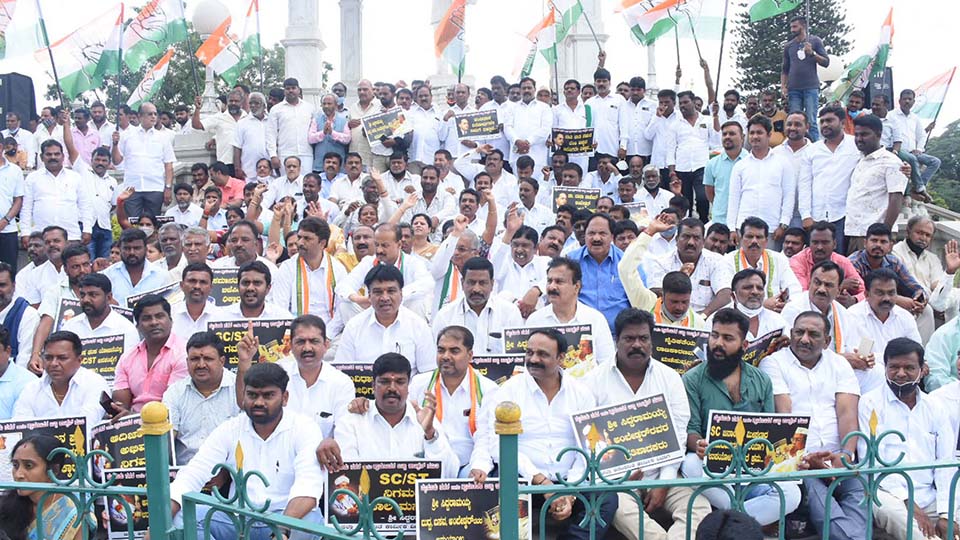 Congress stages protest against BJP
