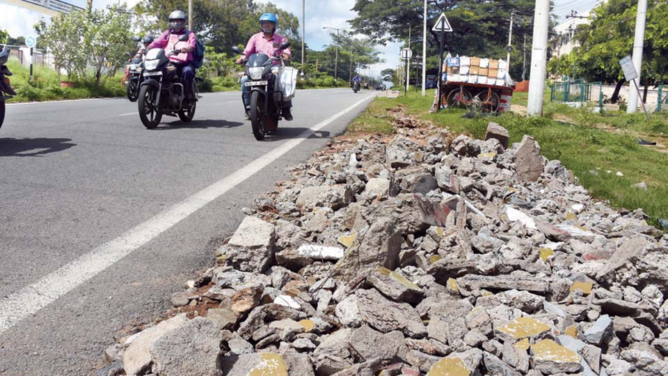 After Outer Ring Road: Debris-dumping rampant on city roadsides
