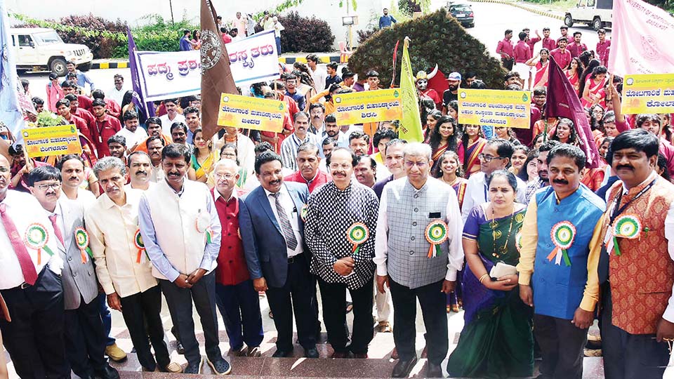 Nagathihalli Chandrashekar opens three-day ‘Yuvajanotsava’  in city