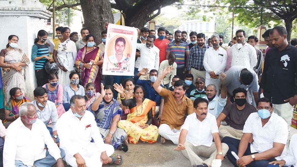 Relatives of Ashokapuram resident who died after taking COVID vaccine, stage protest