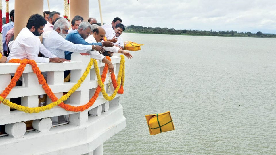 CM offers bagina at Kabini and KRS Dams