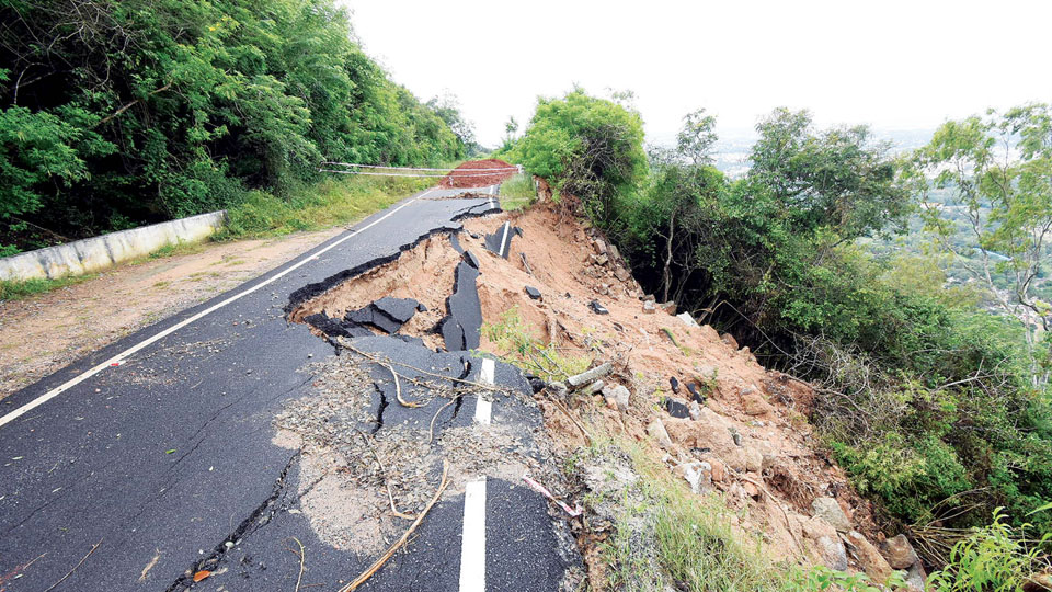 From 30 percent on Oct. 20 to 80 percent on Nov. 2: Chamundi Hill landslide widens; road shrinks